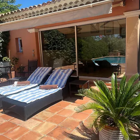 Petite Maison à L'entrée De * Saint-Tropez